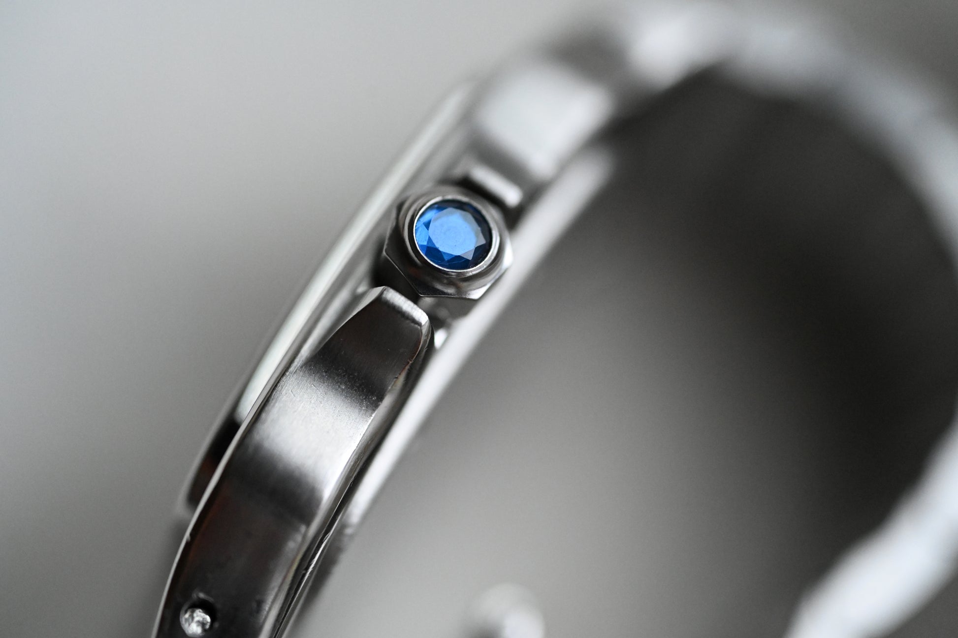 Cartier Santos Galbee saphire cabochon crown