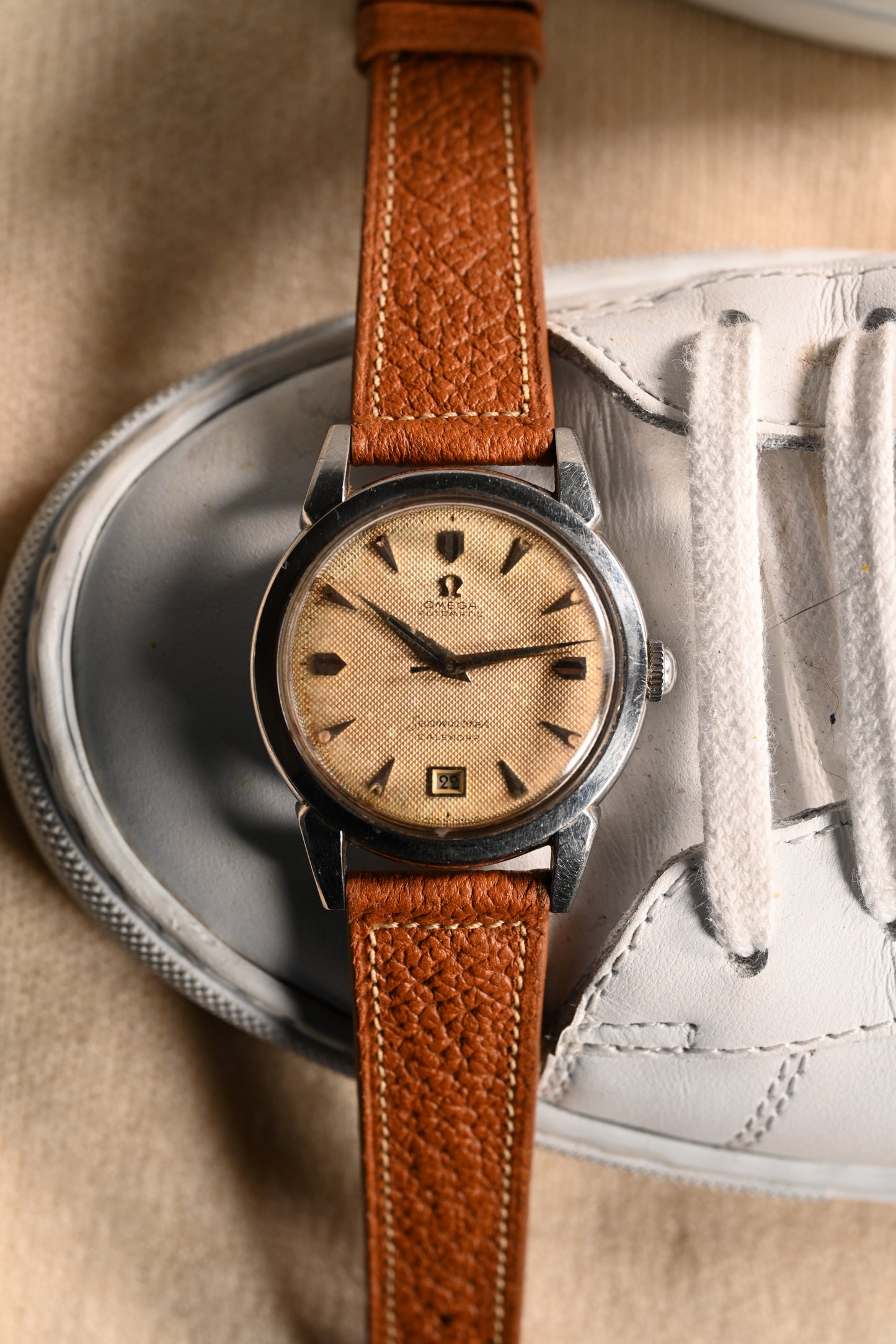 Vintage Omega Seamaster Calendar 2627 Waffle Dial front