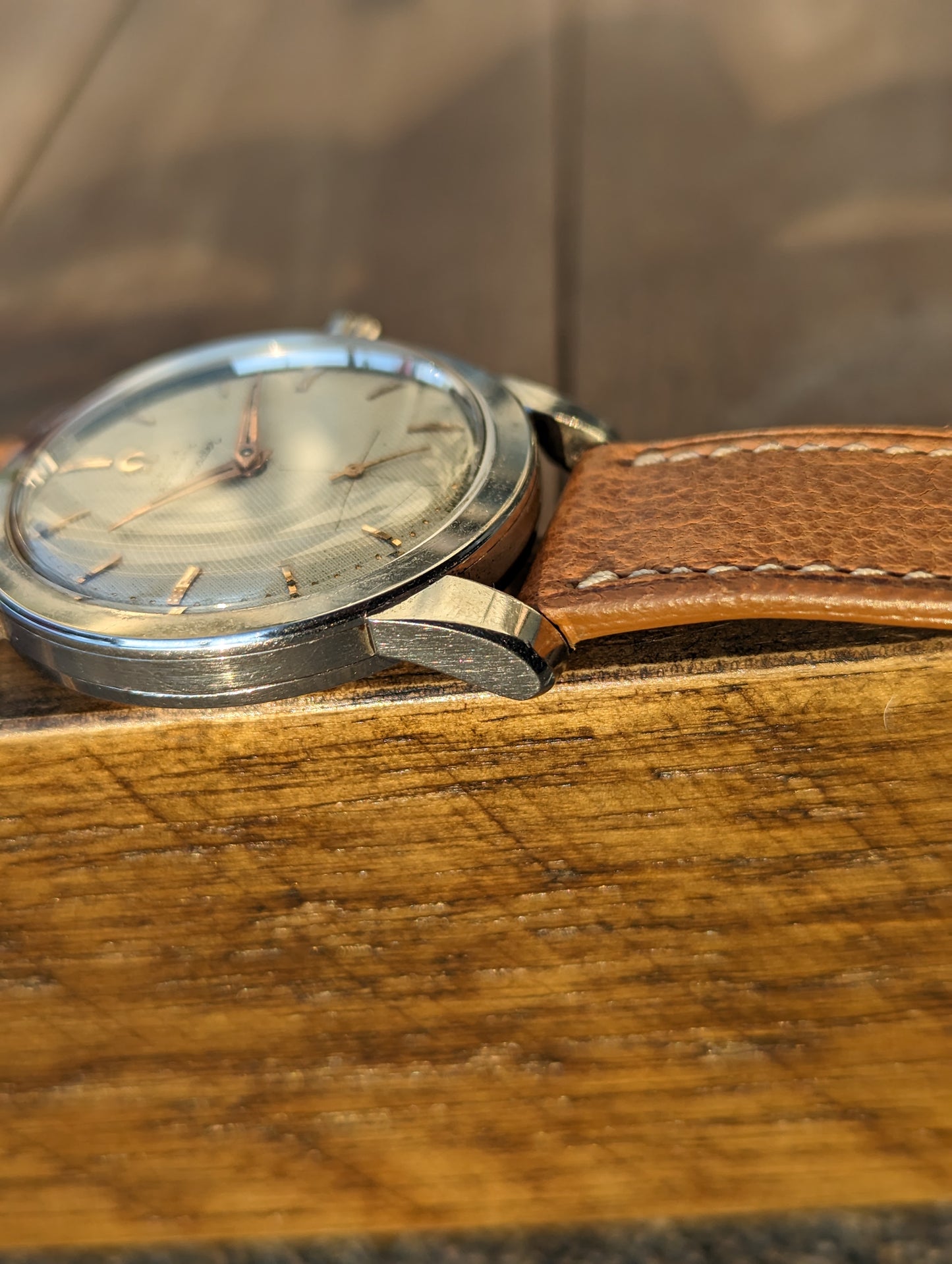Vintage Omega Seamaster 2766 - Waffle/Honeycomb Dial left lug 3