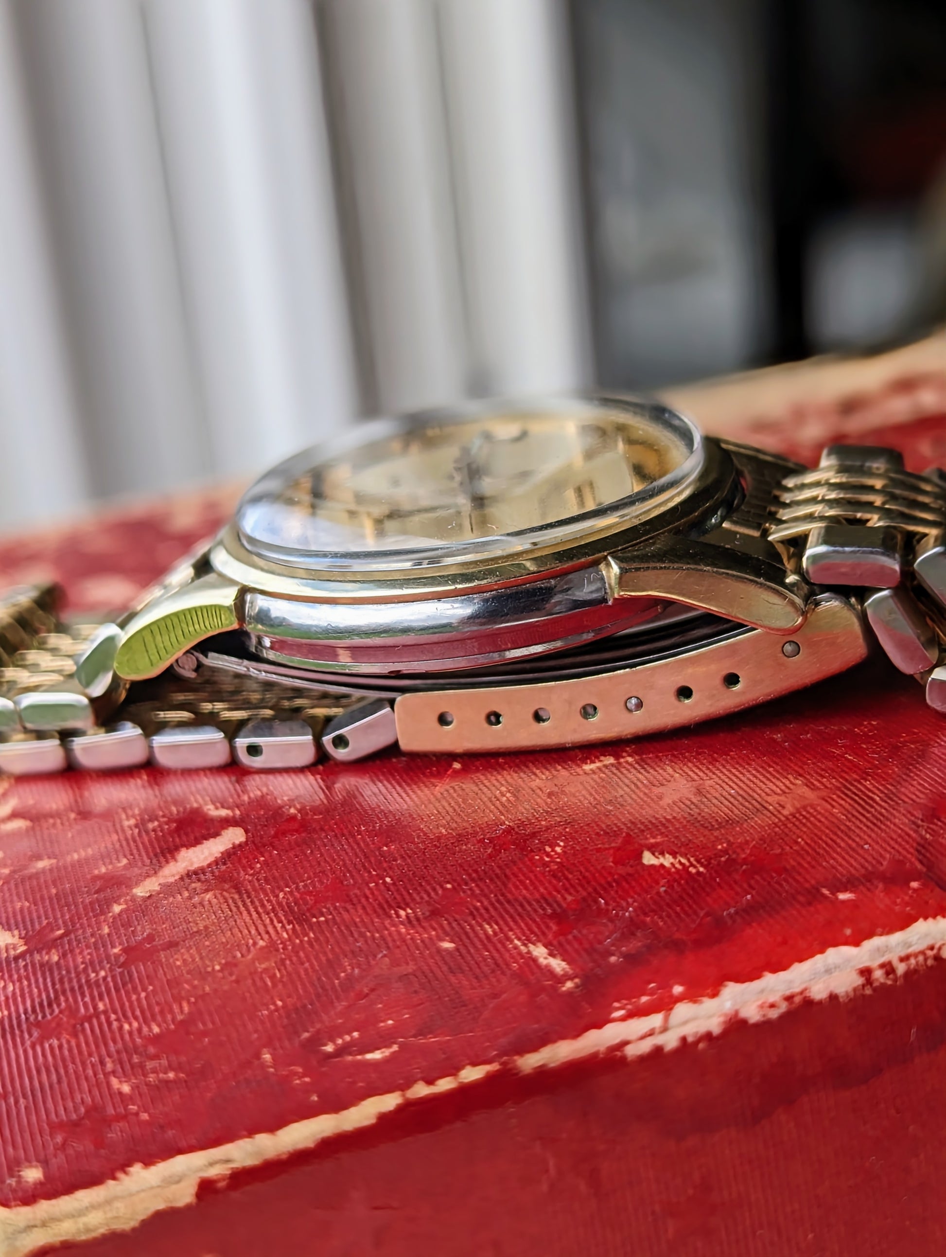 Vintage Omega Constellation 14393 - Rail Track Dial left midcase