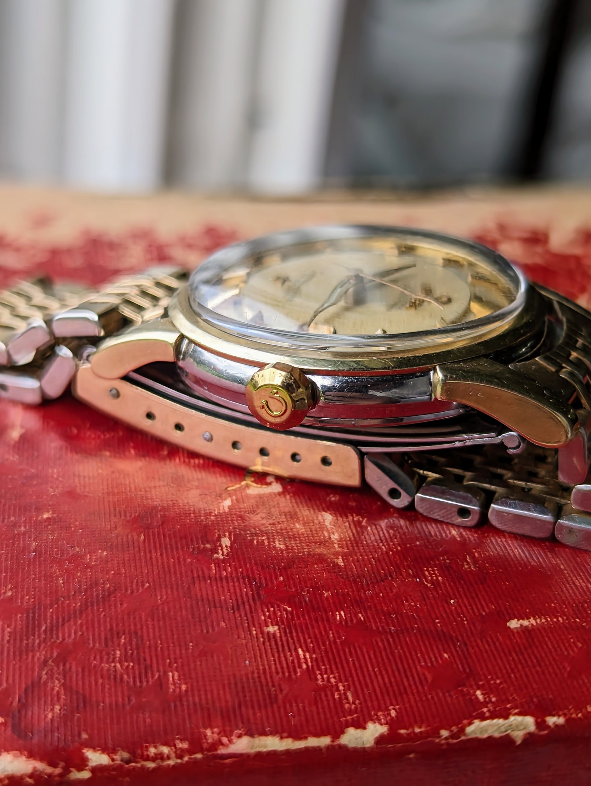 Vintage Omega Constellation 14393 - Rail Track Dial crown