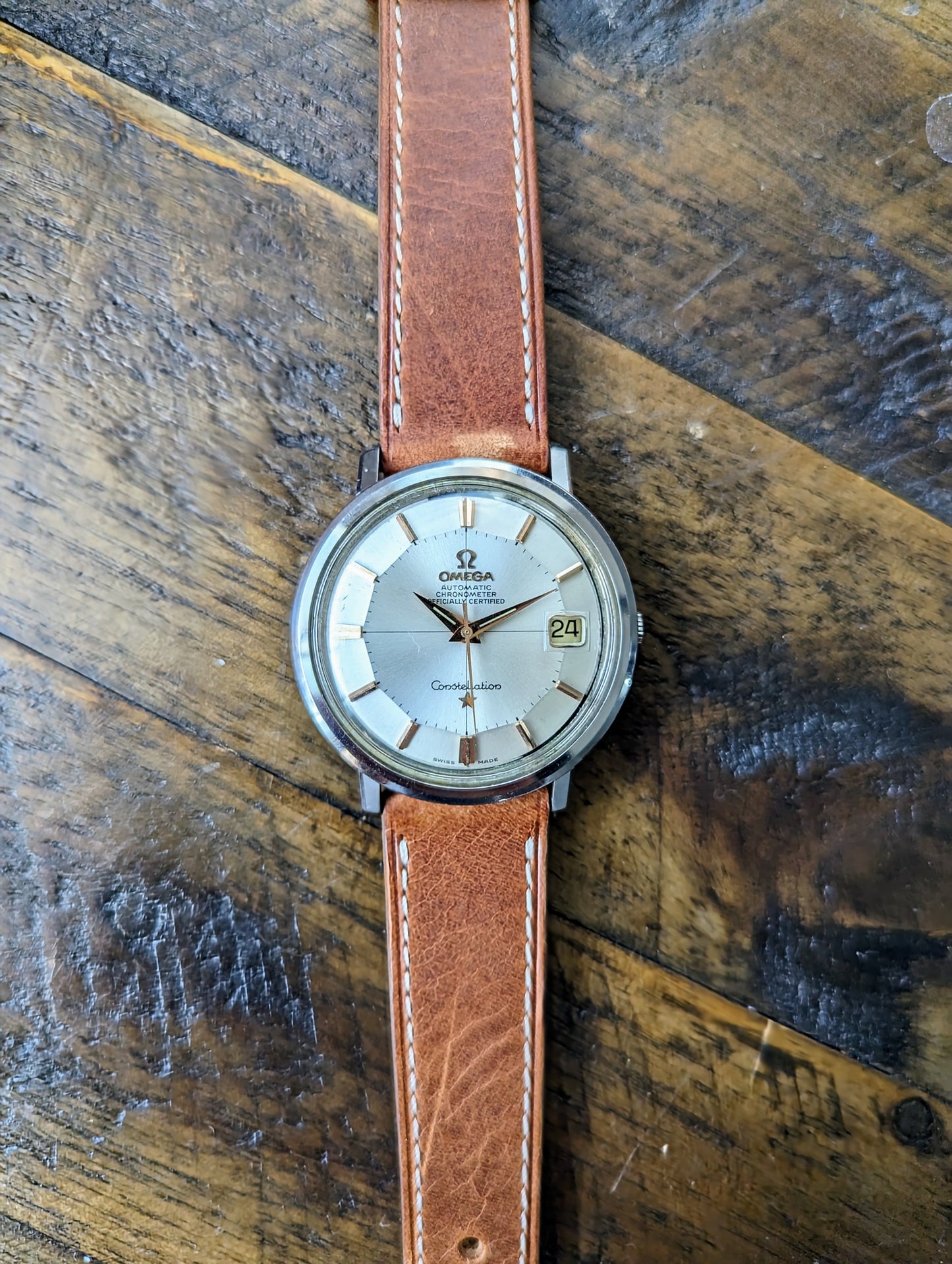 Vintage Omega Constellation 168.004 - Pie pan w/ rose gold hour markers front