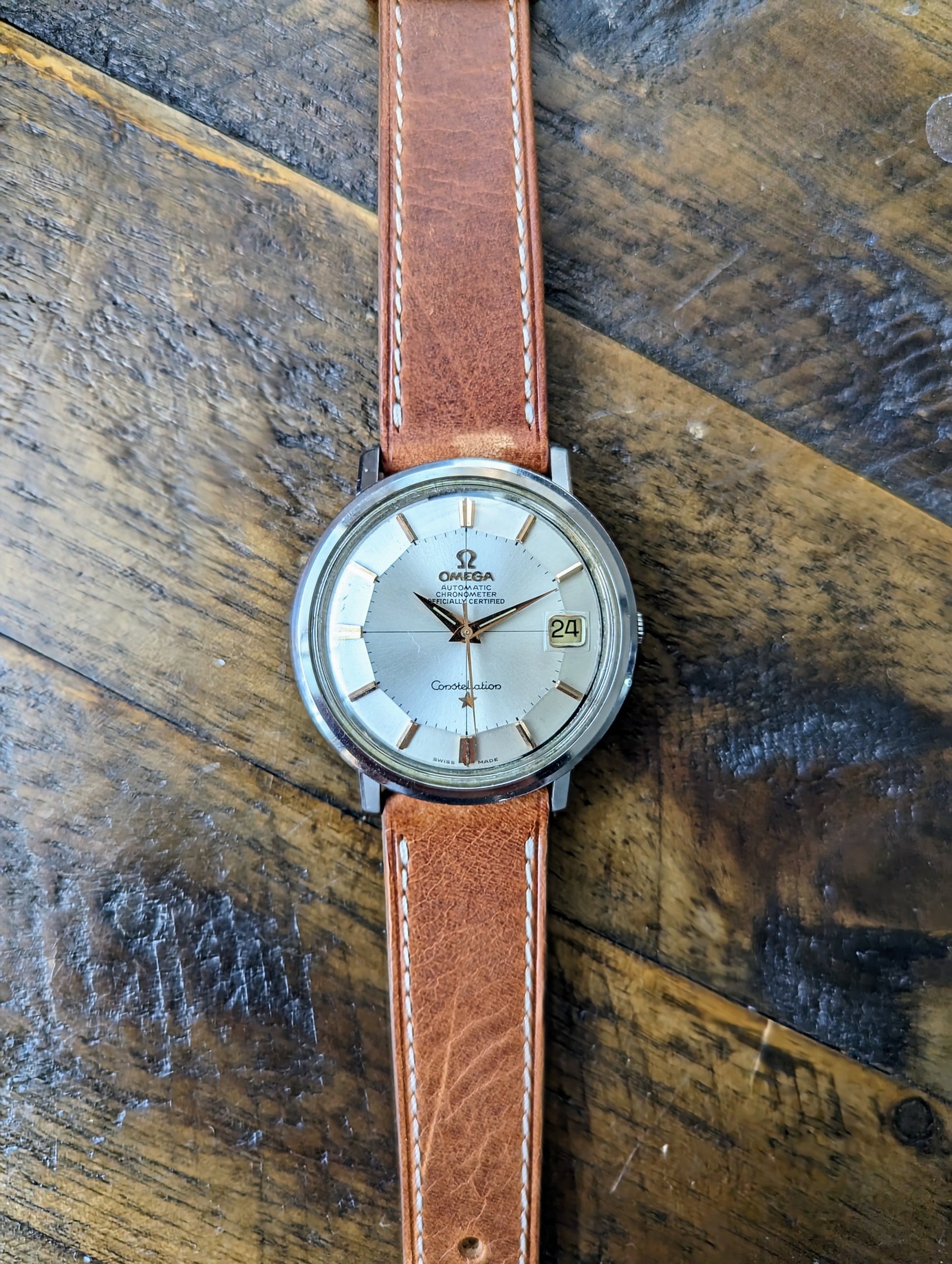 Vintage Omega Constellation 168.004 - Pie pan w/ rose gold hour markers front