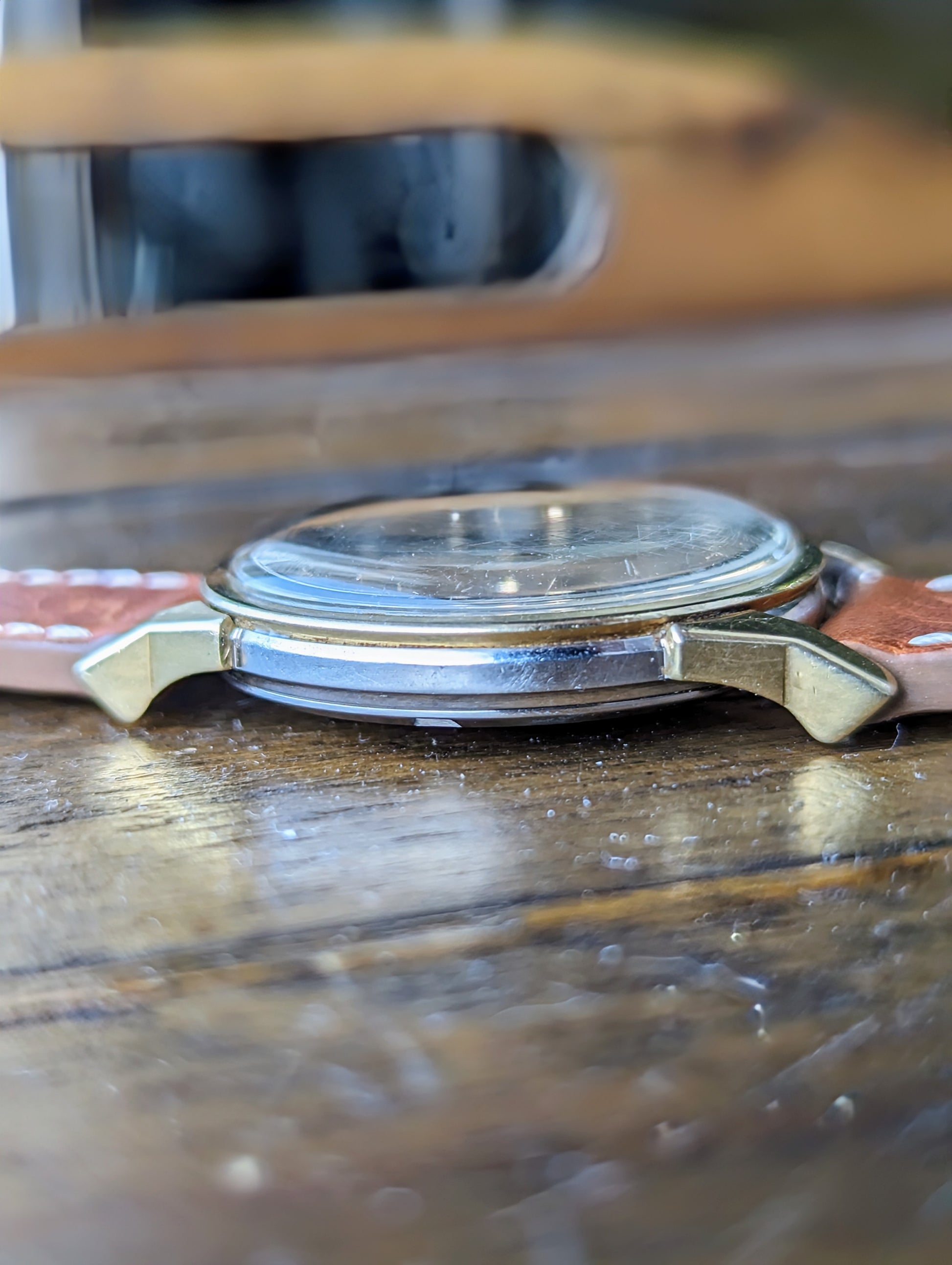 Vintage Omega Constellation 14900 Pie Pan Dial left midcase