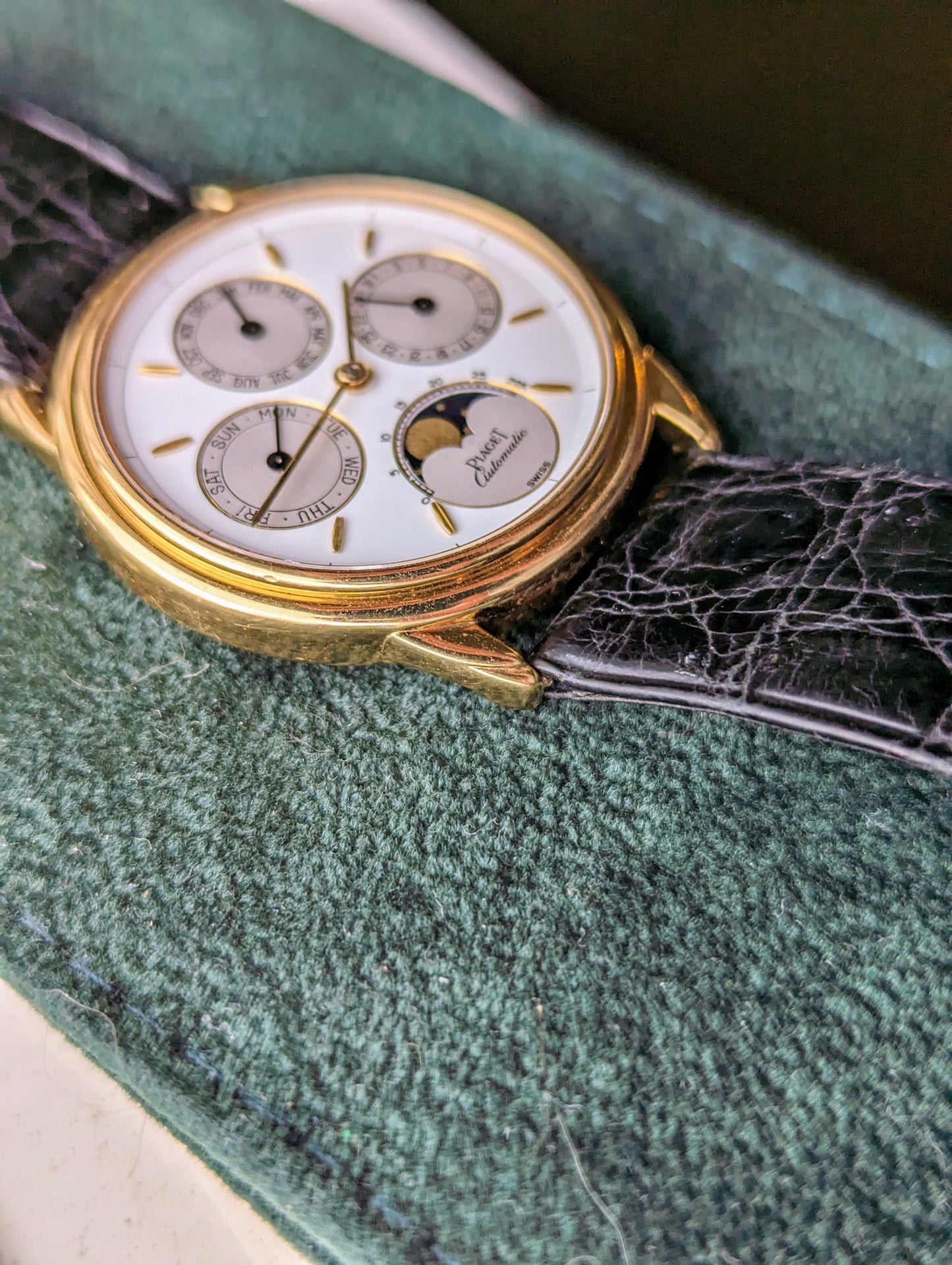 Piaget Gouverneur Triple Calendar Moon Phase 15958 w/ original strap and buckle.