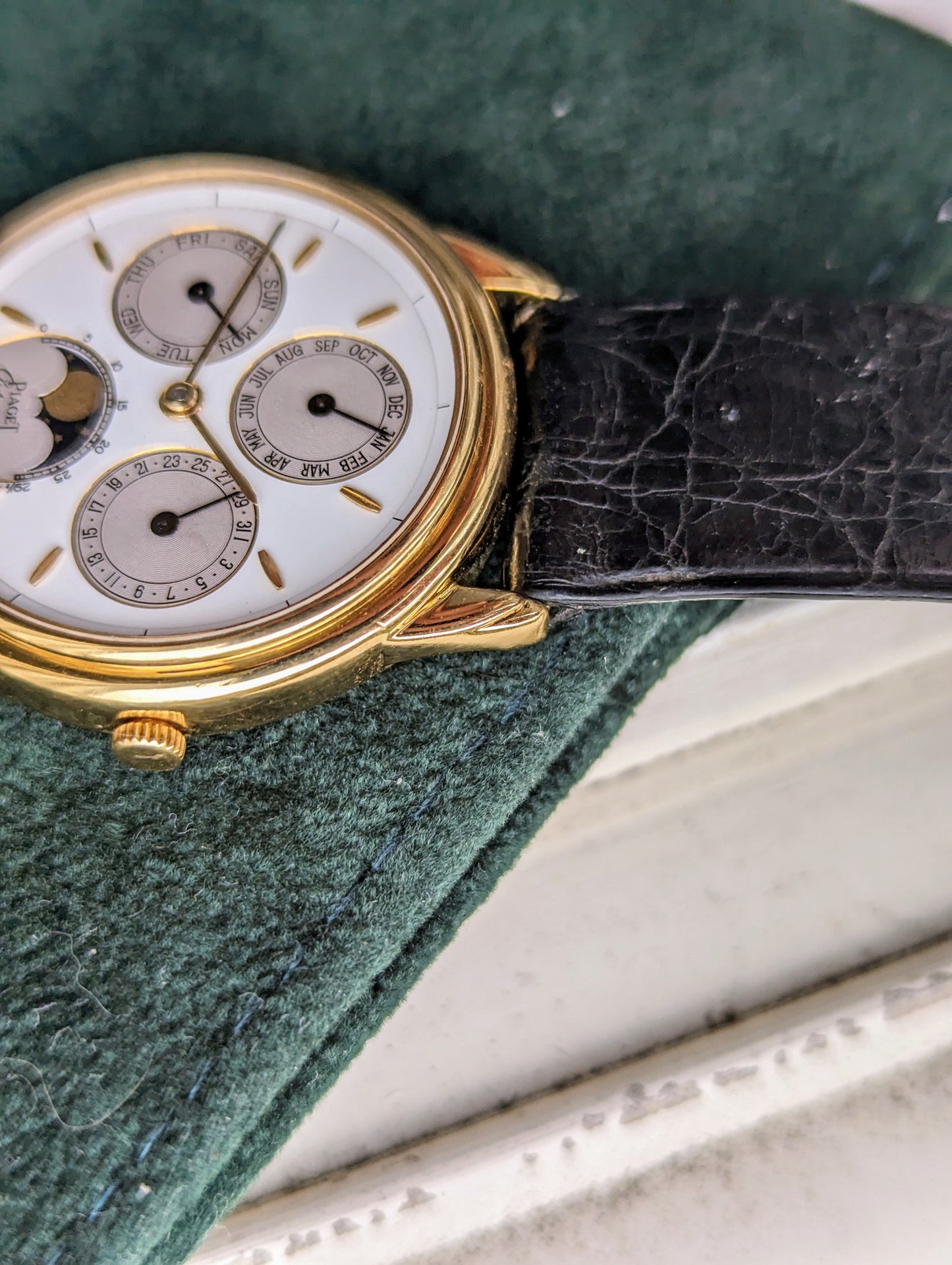 Piaget Gouverneur Triple Calendar Moon Phase 15958 w/ original strap and buckle.