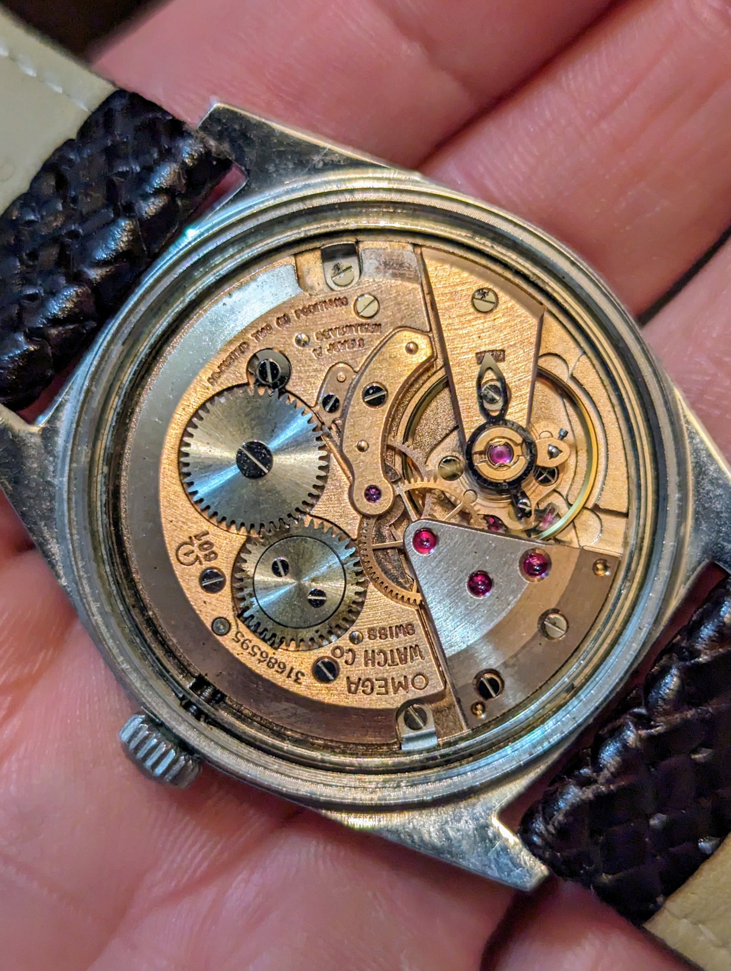 Vintage Omega Geneve 135.041 caliber 601 manually wound movement