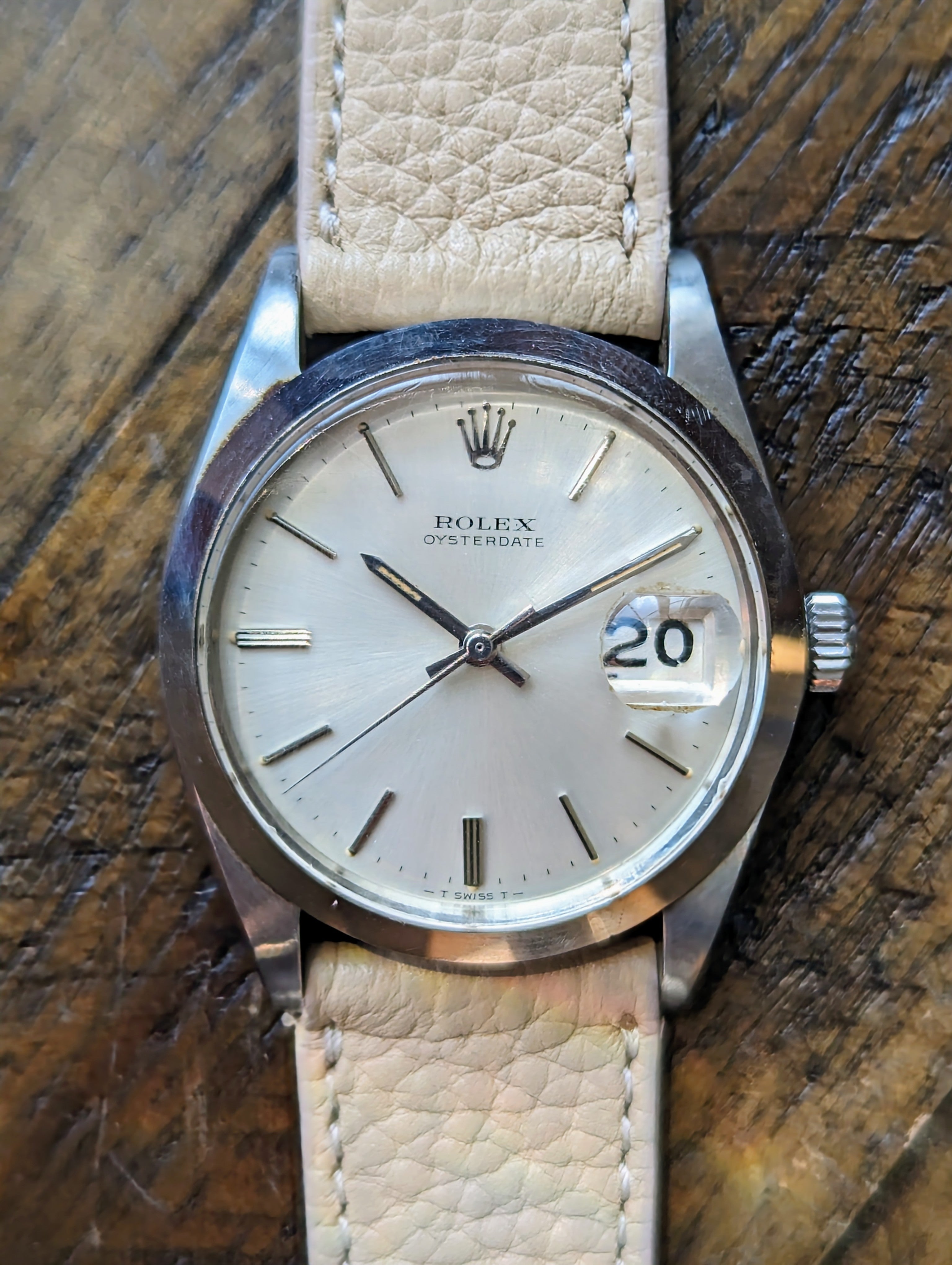 Rolex Oysterdate 6694 Silver Dial SCVW