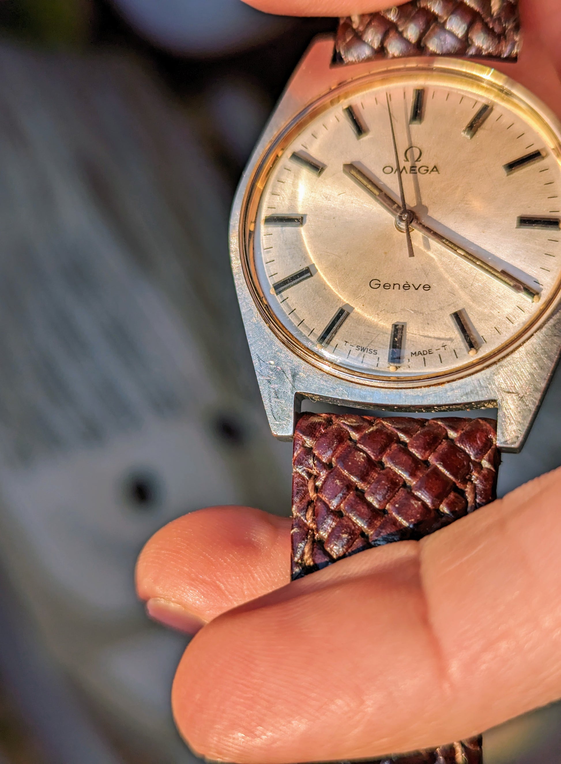 Vintage Omega Geneve 135.041 side