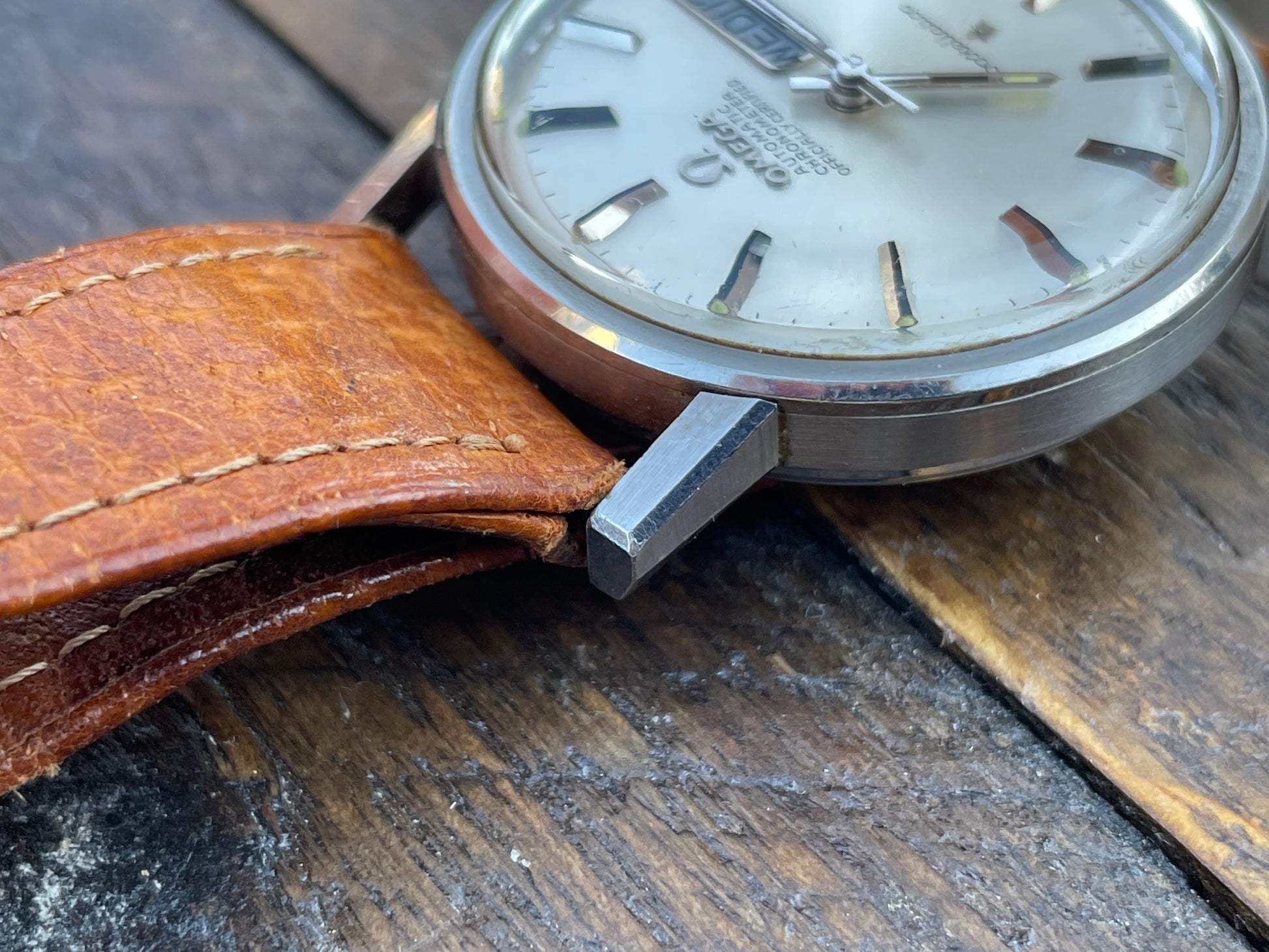 Vintage Omega Constellation 168.016 left side 3