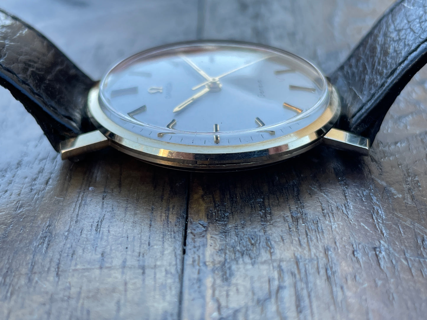 Omega Geneve - Original box, papers, band and buckle.