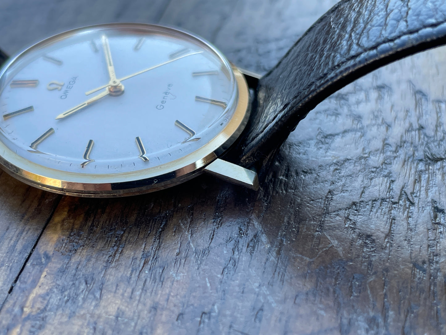 Omega Geneve - Original box, papers, band and buckle.
