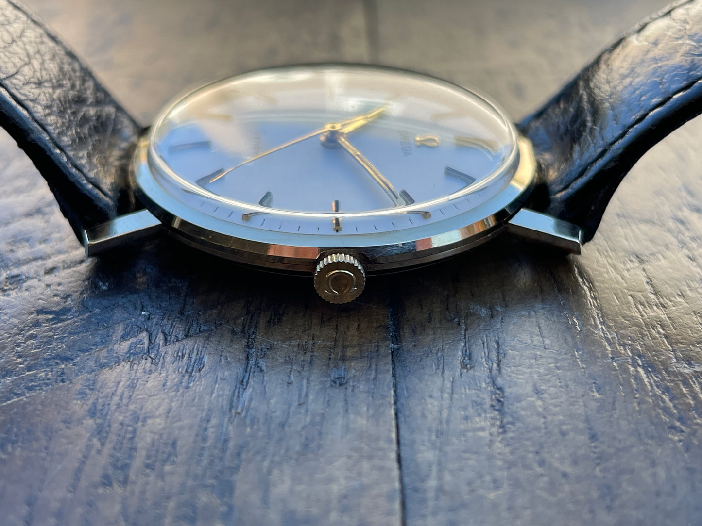Omega Geneve - Original box, papers, band and buckle.