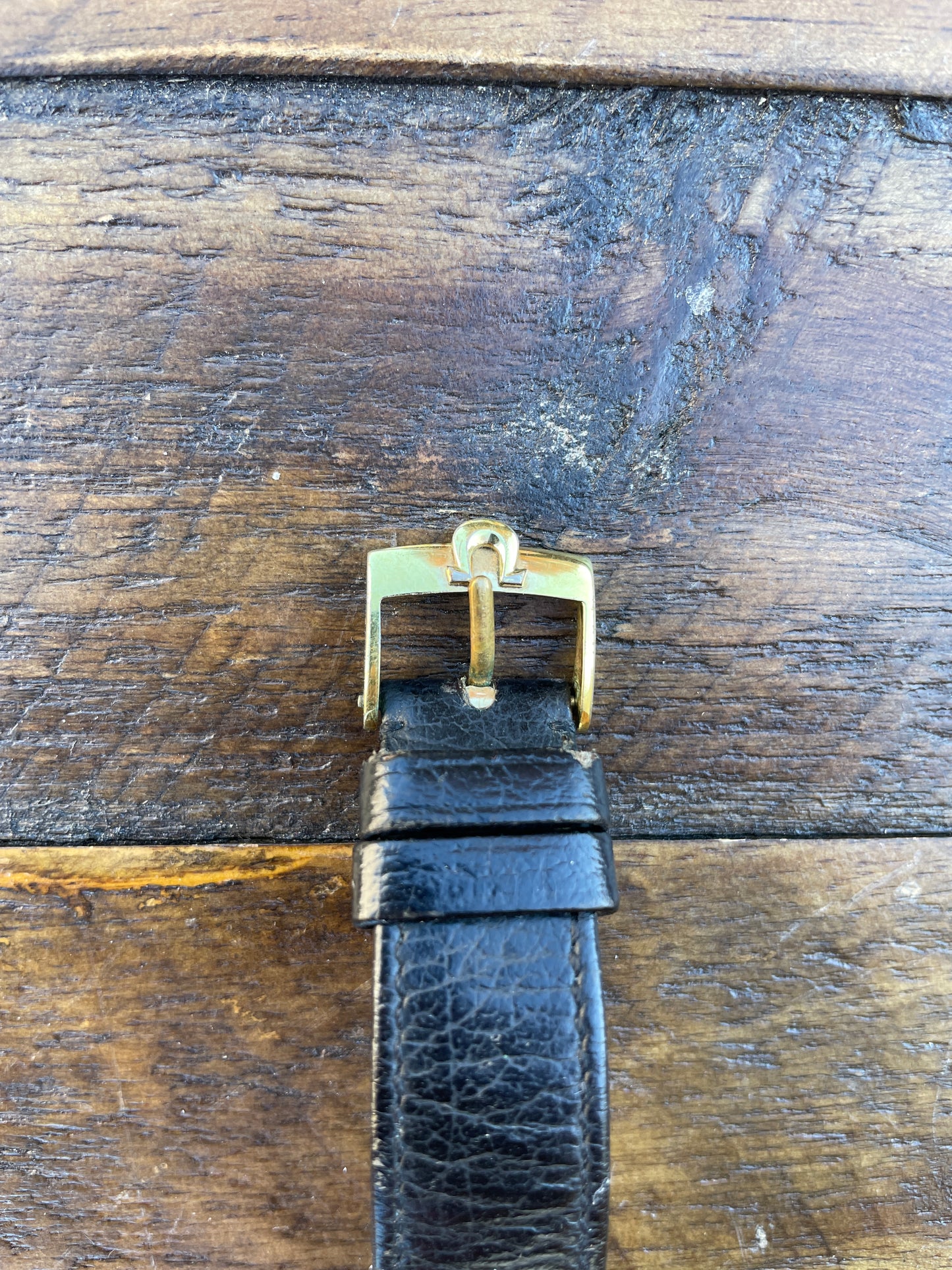 Omega Geneve - Original box, papers, band and buckle.