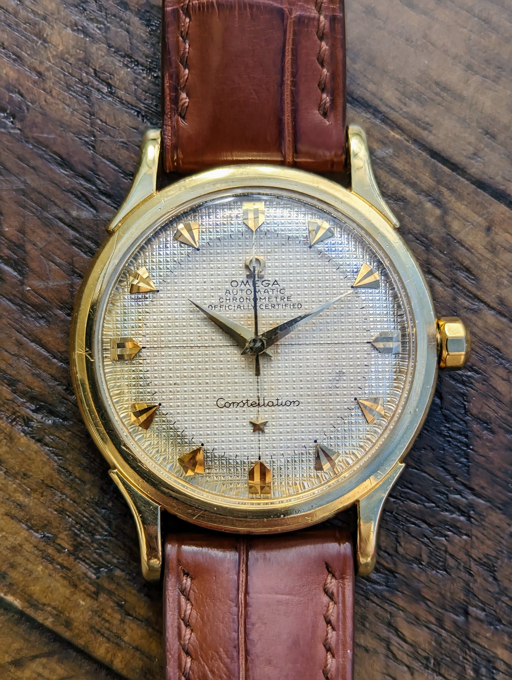 Vintage Omega Constellation 2652 Hobnail Dial front