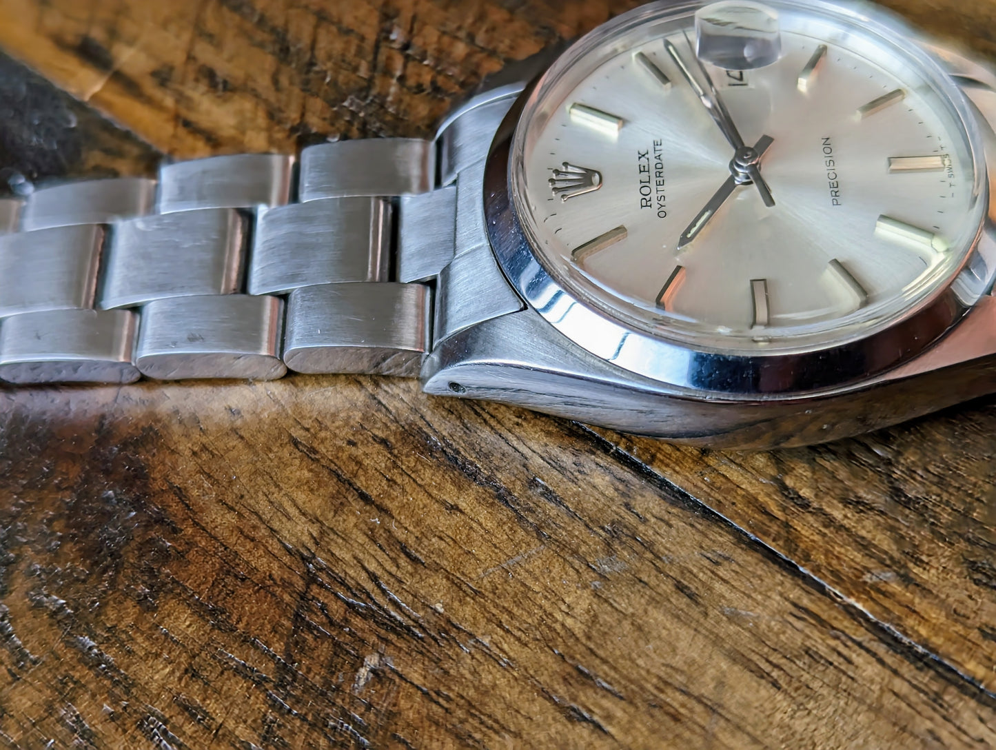 Rolex Oysterdate 6694 - Silver Sunburst