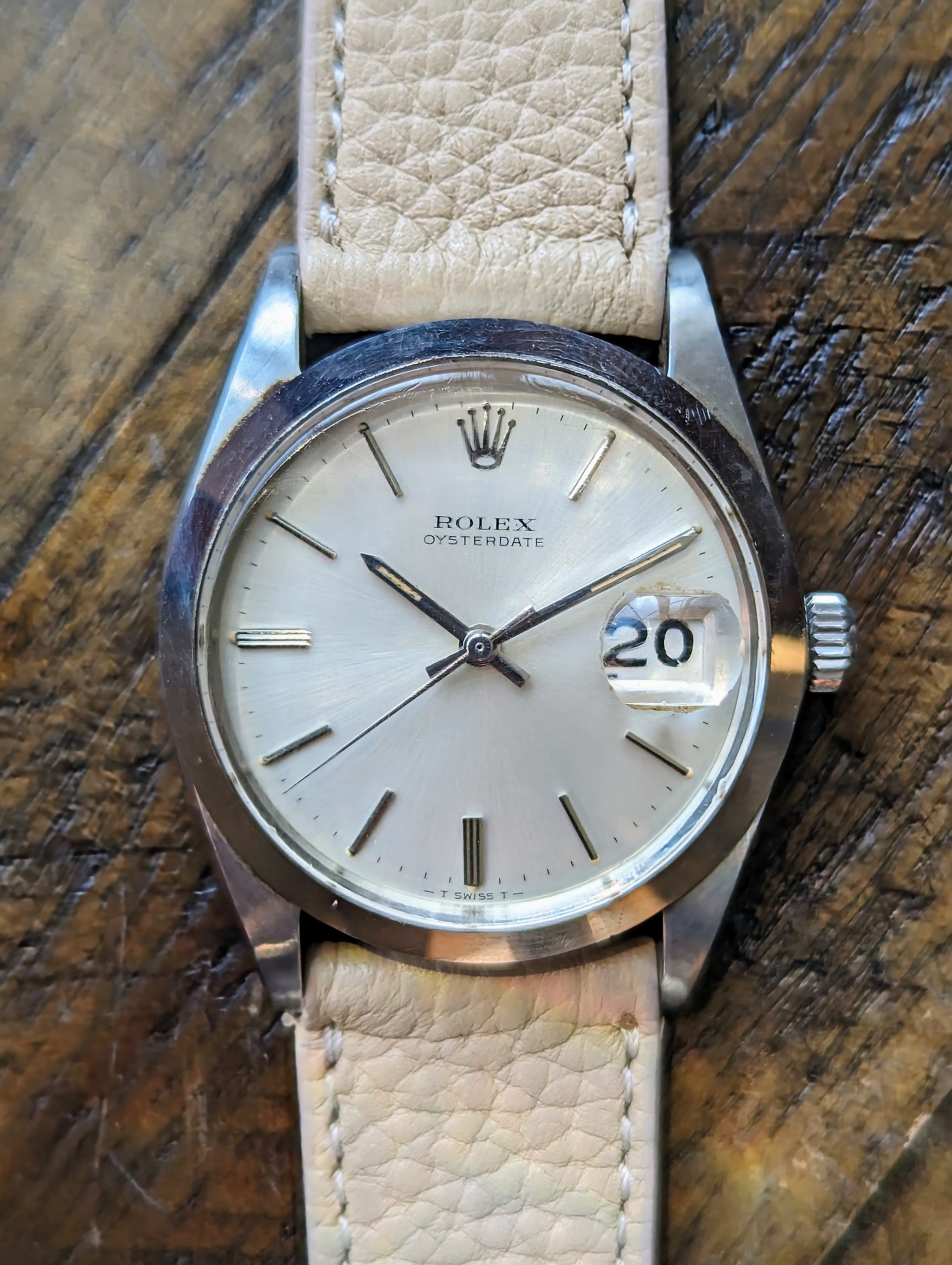 Rolex Oysterdate 6694 Silver Dial SCVW